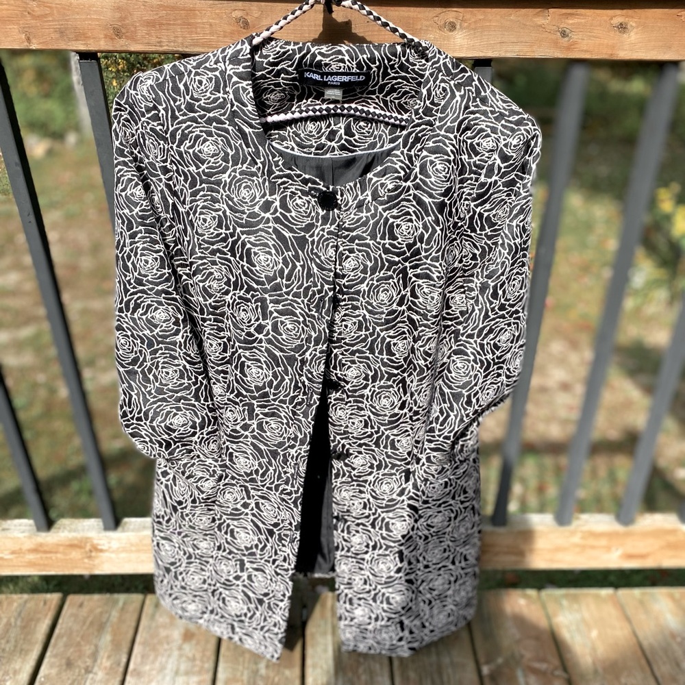 Women fashion chic designer Karl Lagerfeld top / jacket / blazer🤪 NWOT